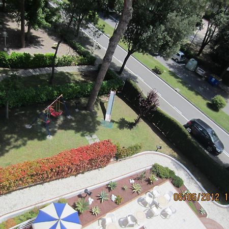 ליגננו סביאדורו Hotel Ambassador Meuble מראה חיצוני תמונה