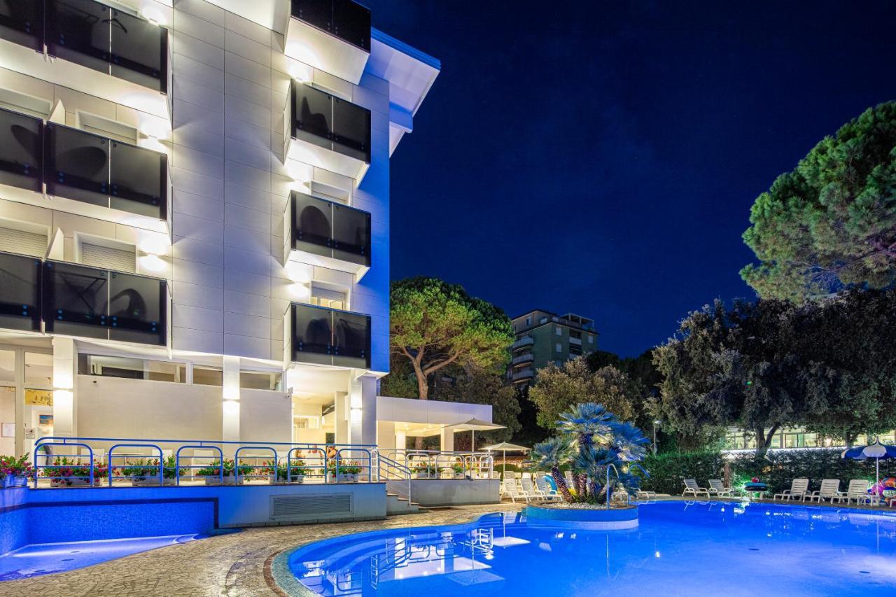 ליגננו סביאדורו Hotel Ambassador Meuble מראה חיצוני תמונה