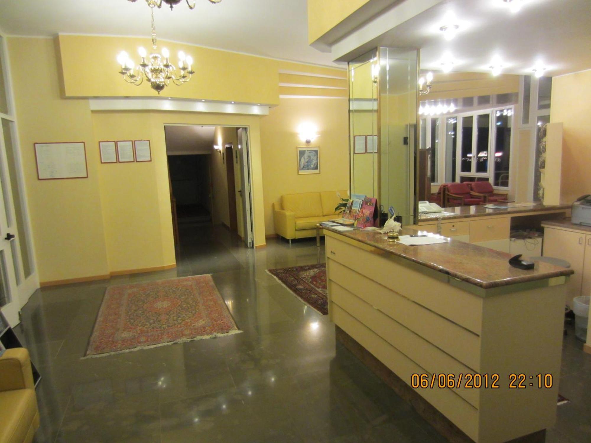ליגננו סביאדורו Hotel Ambassador Meuble מראה חיצוני תמונה