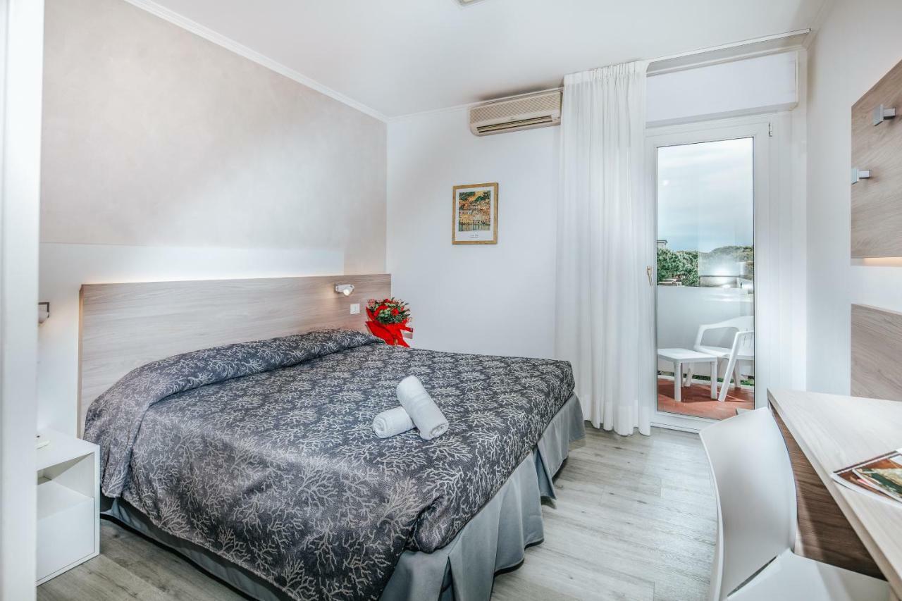 ליגננו סביאדורו Hotel Ambassador Meuble מראה חיצוני תמונה
