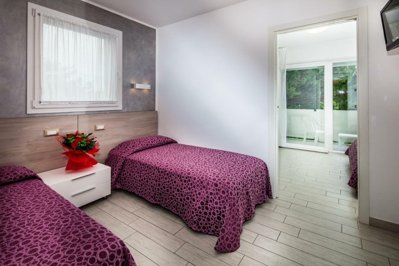 ליגננו סביאדורו Hotel Ambassador Meuble מראה חיצוני תמונה