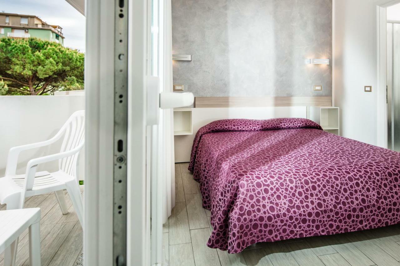 ליגננו סביאדורו Hotel Ambassador Meuble מראה חיצוני תמונה