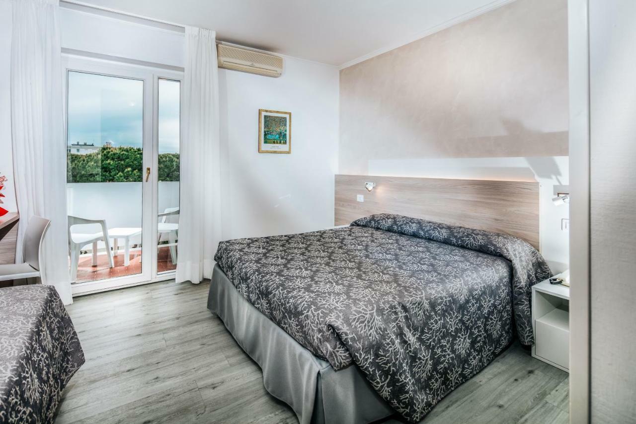 ליגננו סביאדורו Hotel Ambassador Meuble מראה חיצוני תמונה