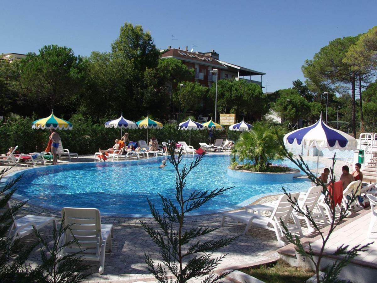 ליגננו סביאדורו Hotel Ambassador Meuble מראה חיצוני תמונה