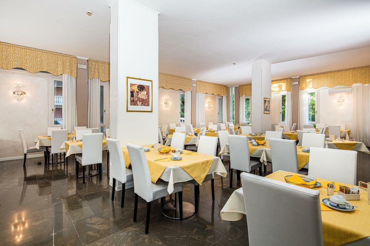ליגננו סביאדורו Hotel Ambassador Meuble מראה חיצוני תמונה