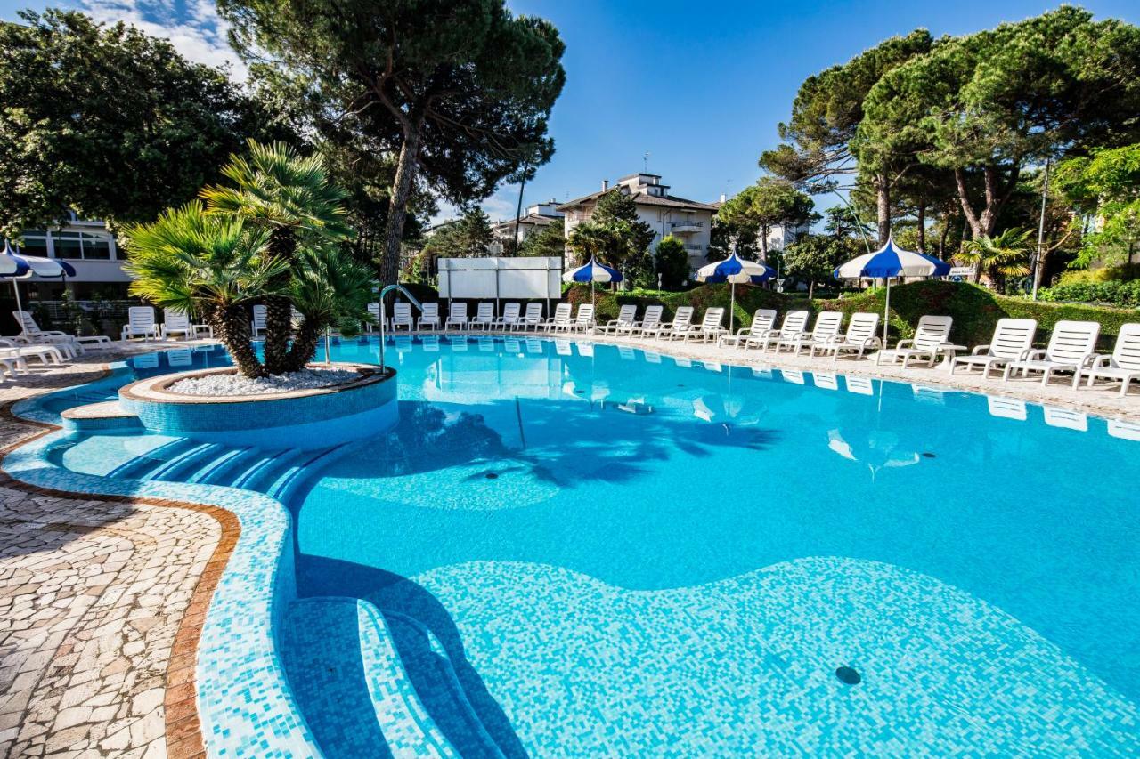 ליגננו סביאדורו Hotel Ambassador Meuble מראה חיצוני תמונה