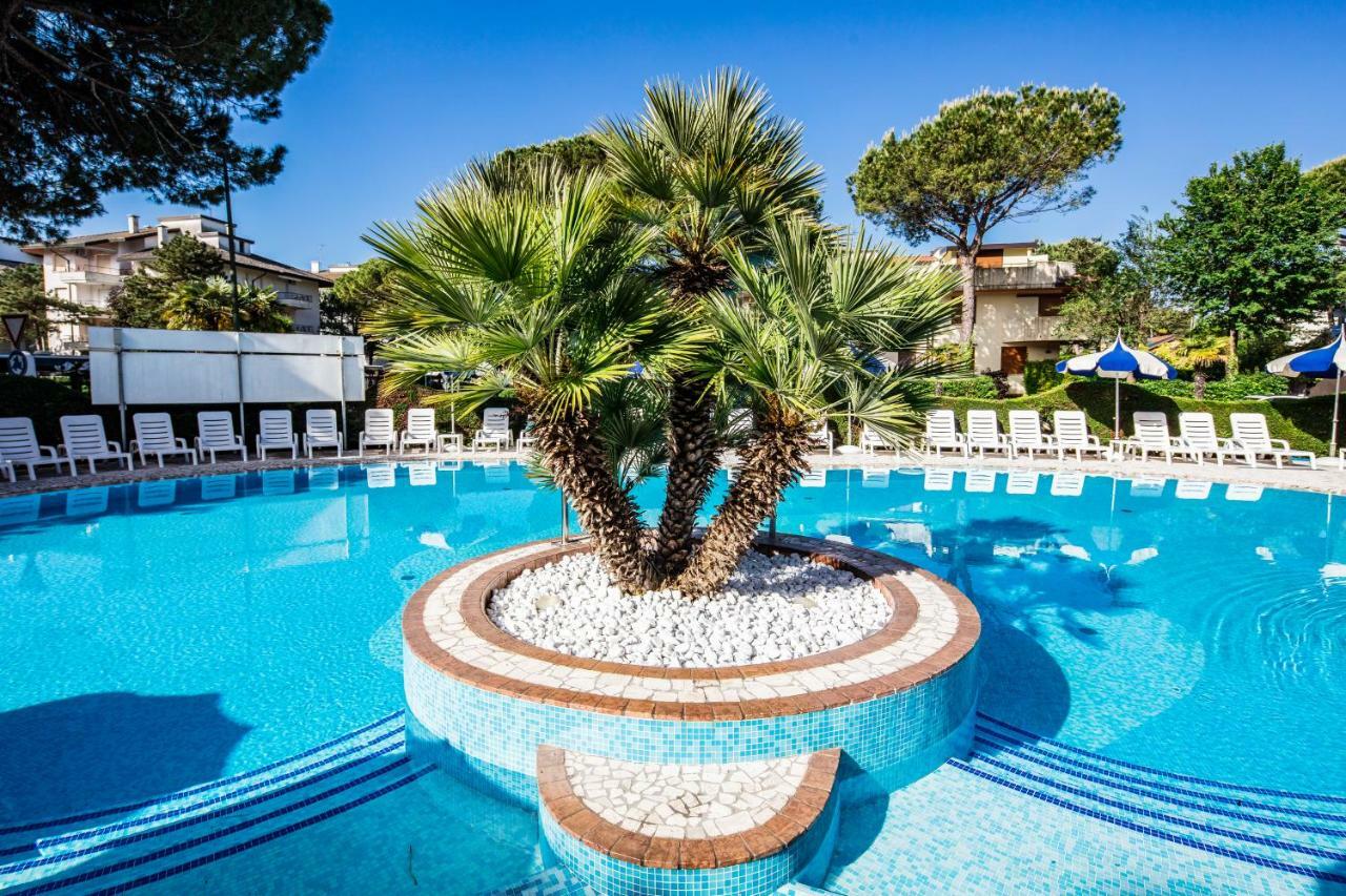 ליגננו סביאדורו Hotel Ambassador Meuble מראה חיצוני תמונה
