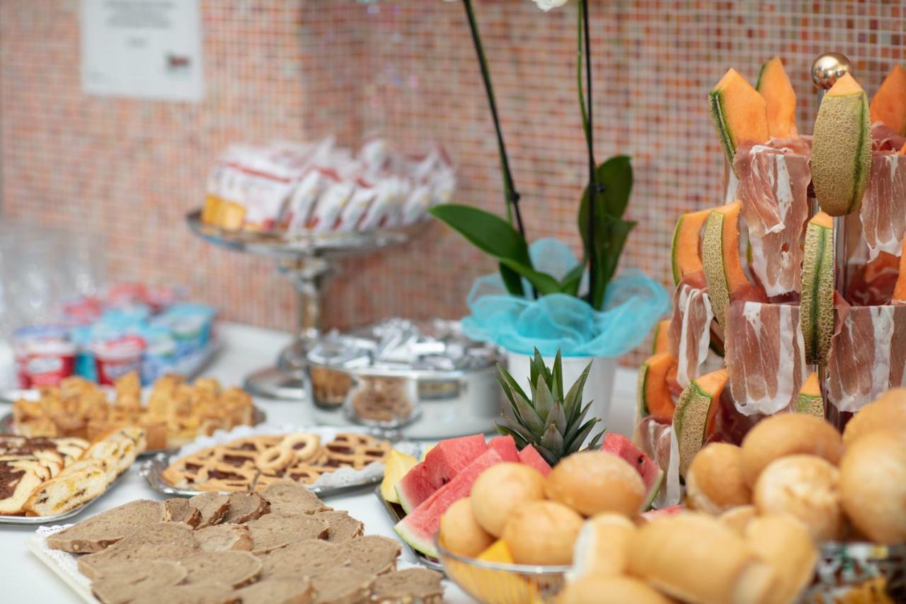 ליגננו סביאדורו Hotel Ambassador Meuble מראה חיצוני תמונה
